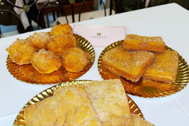 A corrida aos doces de Natal da Versailles está quase a começar. Os sonhos de abóbora, atrás à esquerda, são imperdíveis (©Versailles) 