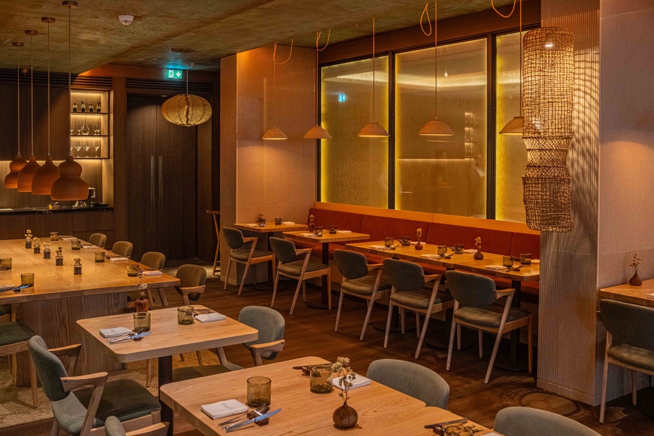 Entre as suas raízes e o seu futuro, entre a alta cozinha e os almoços de domingo em família, assim está o chef Pedro Pena Bastos