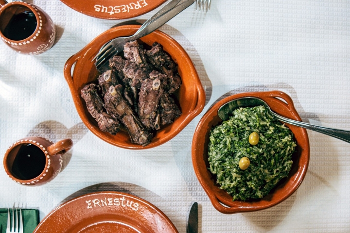 Ernestus: Vinho de família, fumeiro artesanal