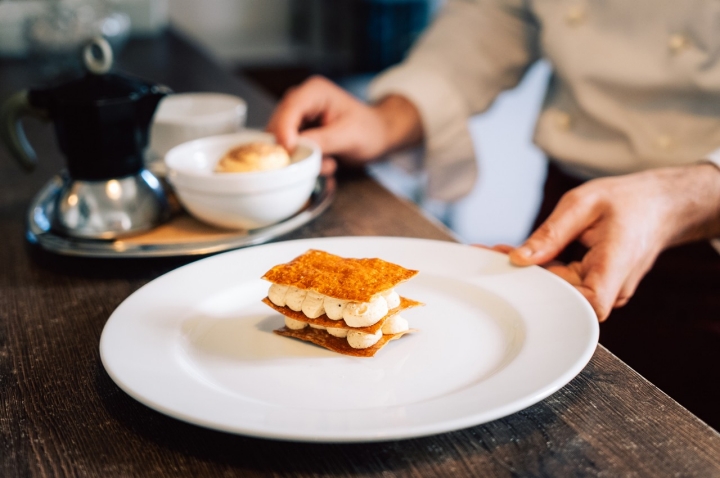 Os doces são todos feitos na casa. Aqui vemos massa croustilllant e mousseline de baunilha