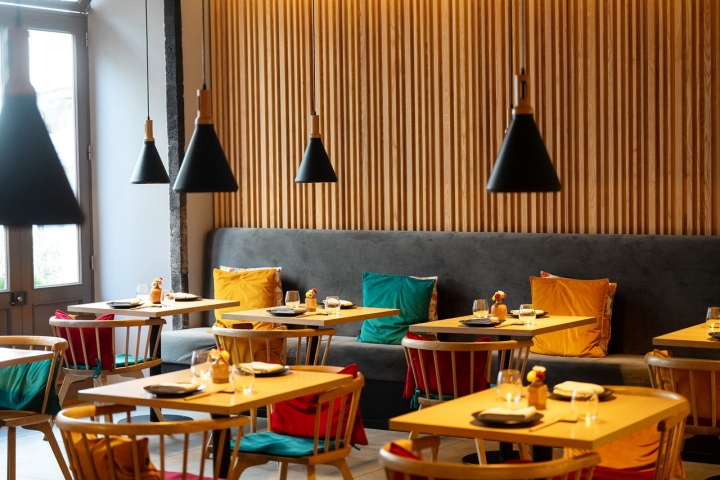 O Õtaka abriu em 2018 no centro de Ponta Delgada. Em tempos, o espaço foi uma loja de tapetes