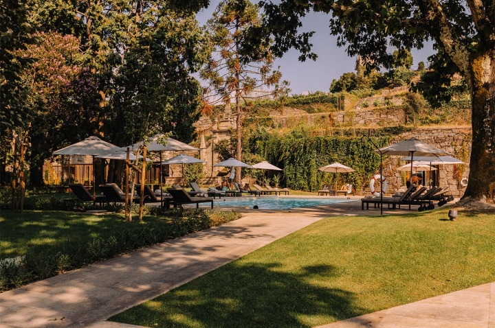 Ao fim de dois anos de obras, a Casa da Calçada renasce sem perder a mística que tinha 