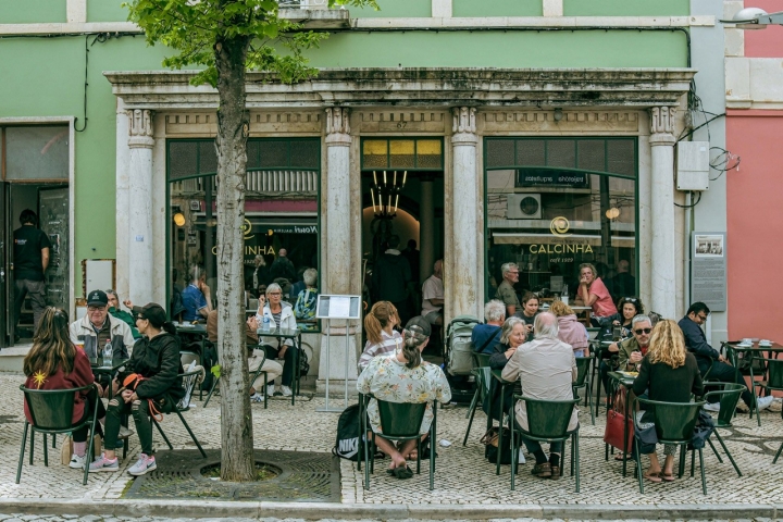 O estilo art déco o Café Calcinha foi preservado da fachada ao interior 
