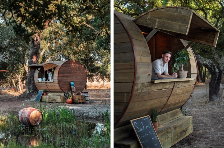 Romeu Parreira construiu o barril em madeira do Suave, o seu bar em Melides.