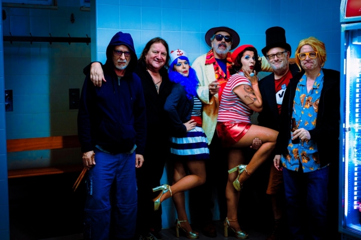 Ena pá 2000 convidam João Melo, dos Fúria do Açúcar, para animar a noite da Casa da Música ©Casa da Música