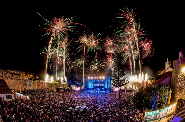 O imperdível fogo-de-artifício no Castelo de Sines (Foto: Tiago Canhoto)