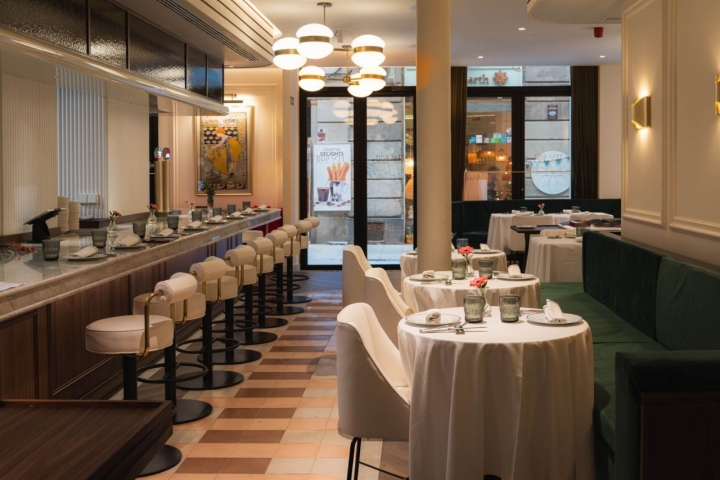 La imponente barra del nuevo restaurante 'Finorri' en el Born, Barcelona. Foto: Cedida