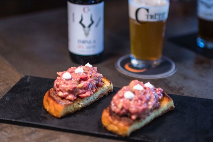 Steak tartar de la cervecería Ctretze Pirineus