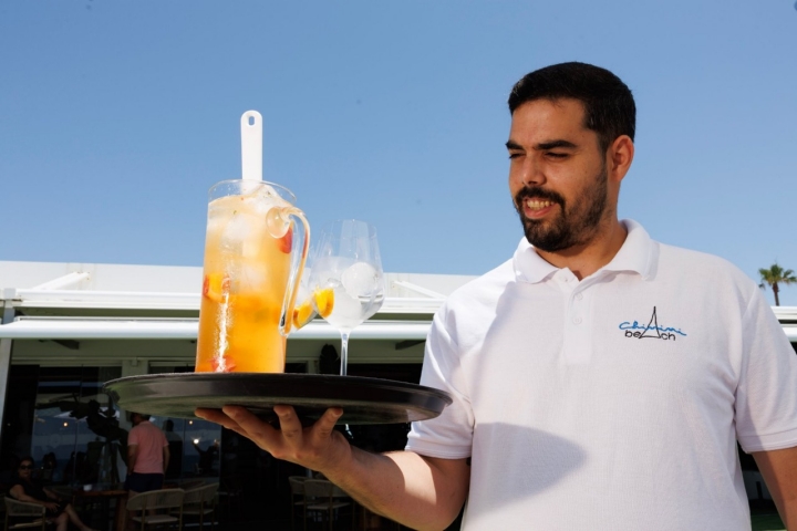 Sangría de champán del chiringuito Chinini en Chipiona.