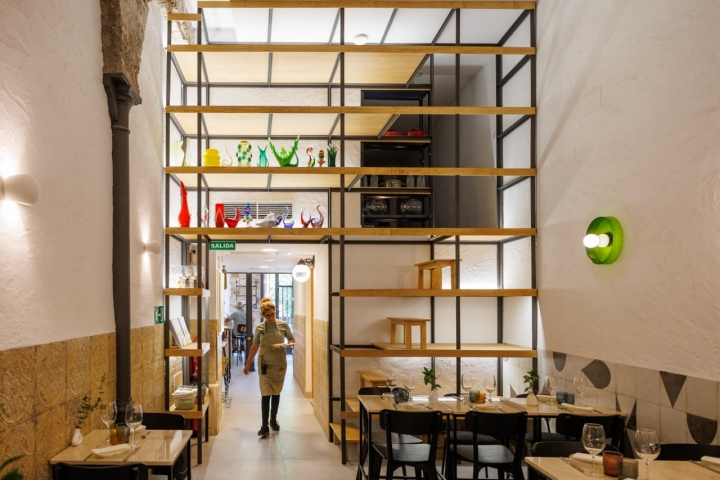 El restaurante está en una antiguo comercio del centro de Cádiz, del siglo XIX.