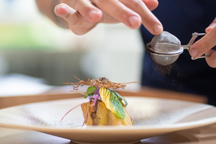 Puerro en Beurre blanc de cítricos de Menorca.