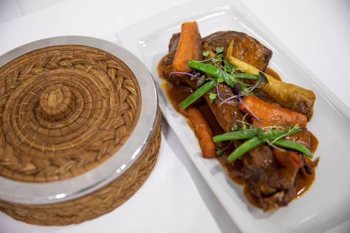 Restaurante Ameyal_ Chamorro de cordero con salsa enchilada