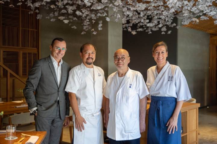 José Miguel y Nuria junto a Ryuta Sakamoto (chef y propietario de Kappo Sakamoto en Kioto) y Yuji Matsuo (chef de Tsukuta Dokoro en Karatsu).