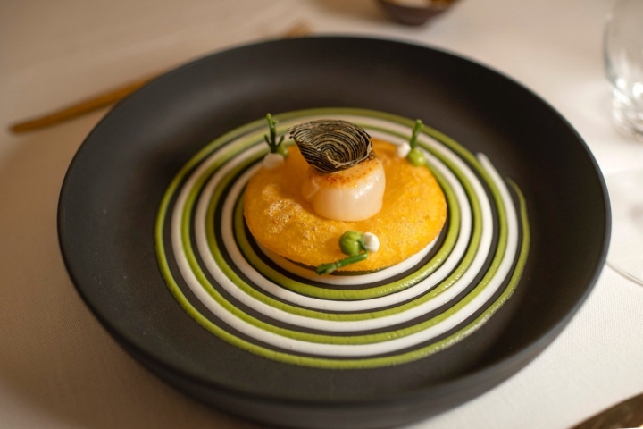 Arepa de huevo y vieira del restaurante Quimbaya (Madrid)