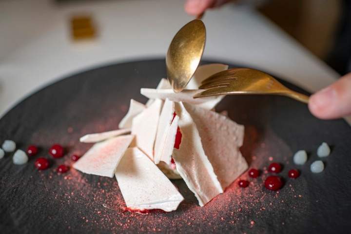 Postre de merengón del restaurante Quimbaya (Madrid)