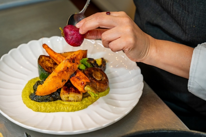 Las frutas también pasan por la parrilla en este restaurante