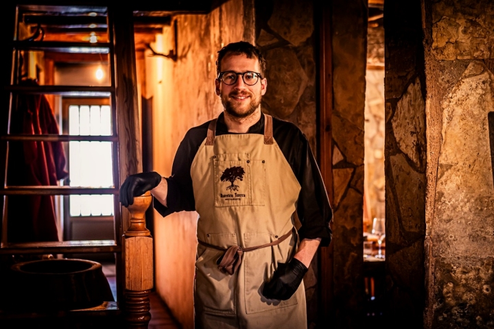 Rodrigo Pacheco ha tomado el relevo a su padre en el restaurante. 