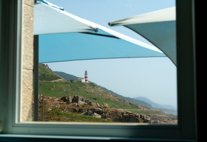 Galicia.. Hotel Faro Silleiro.Faro Silleriro desde Faro pequeño