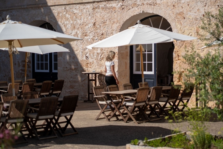 Hotel Alcaufar Vell Menorca señora