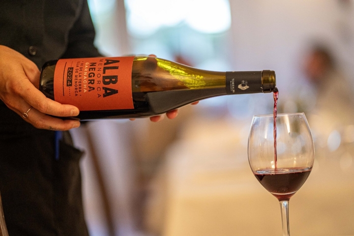 Hotel Alcaufar Vell Menorca vino