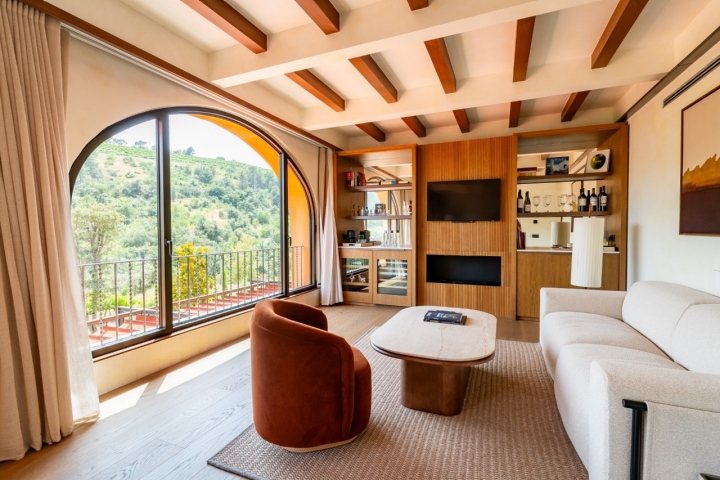 El hotel tiene un diseño elegante y sofisticado.