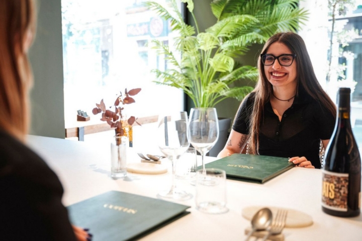 Su propuesta se basa en elaboraciones catalanas pero con muchos guiños al sur de España. Foto: Cervus.