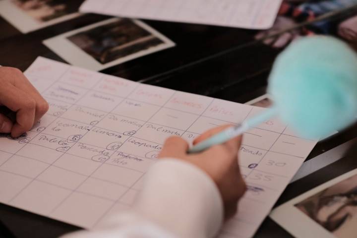 Papel y bolígrafo para jugar a 'Stop', conocido también como 'Alto al lápiz'