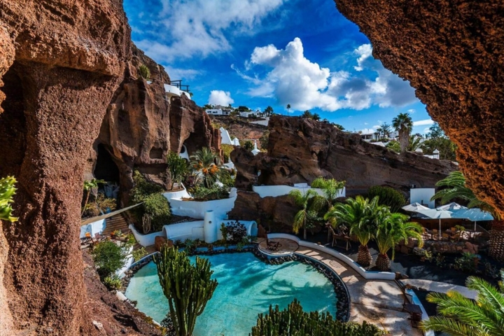 Panorámica de Lagomar, en una cueva volcánica de Lanzarote