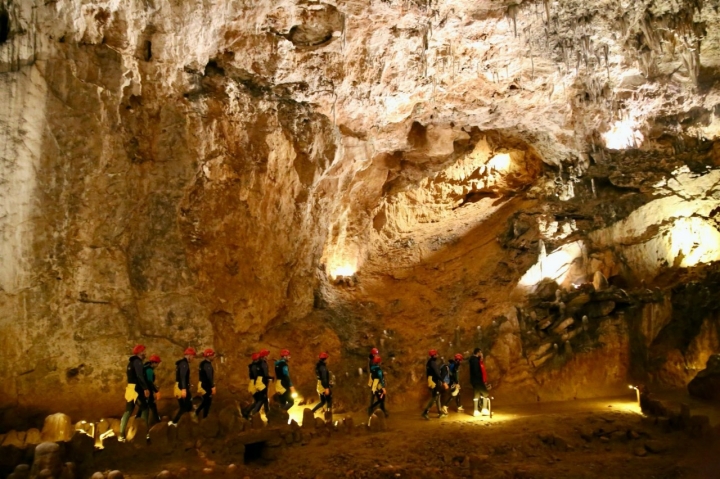 Excursión por la Cueva de Valporquero (León)
