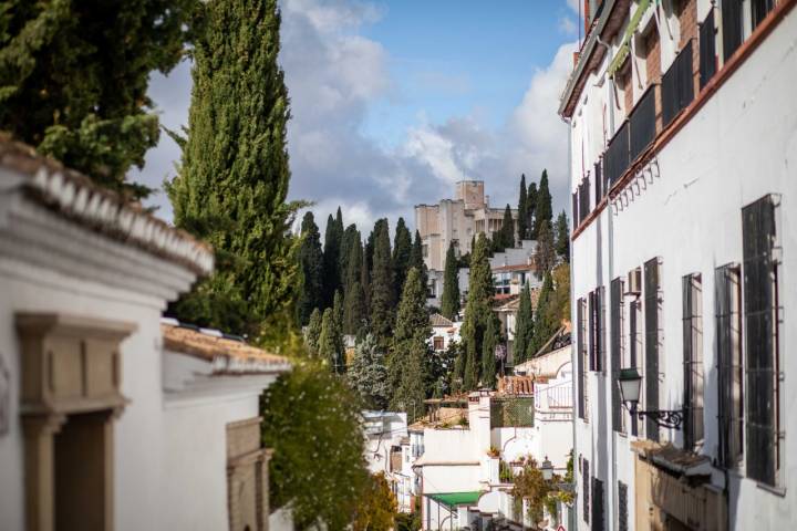 Este era el barrio judío cuando los árabes llegaron a la ciudad: lo llamaron Garnata al-Yahud (Granada de los judíos).