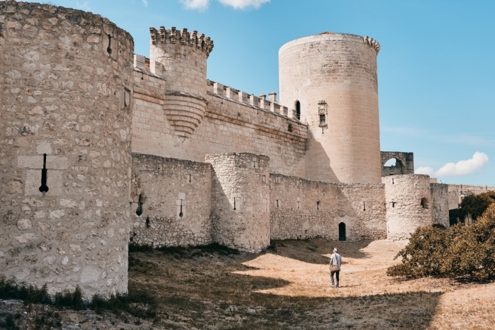 El Castillo de los Duques de Alburquerque es el monumento más emblemático de la villa de Cuéllar.