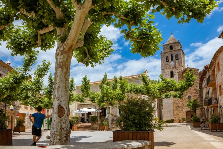Ruta Camino Natural Muga plaza Sant Llorenç 