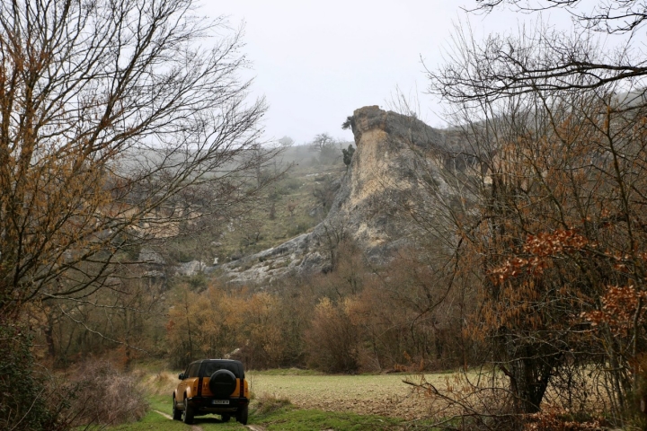 La ruta en coche se despliega desde los bosques de Ízquiz hasta los valles del noroeste de Burgos.