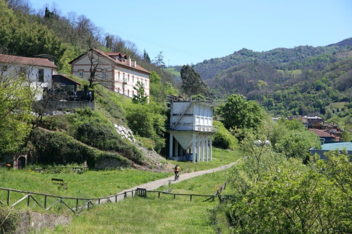 Paseo por la vía verde del Valle del Turón