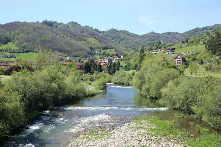 Río Caudal a su paso por el Valle del Turón