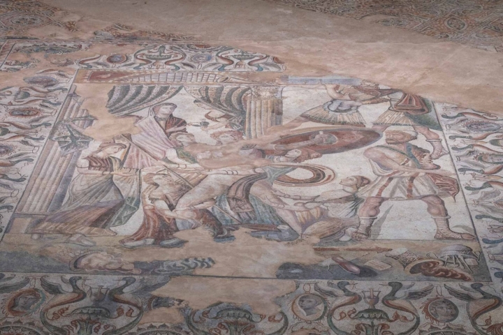 Aquiles en Skyros disfrazado de Pirra para no ir a Troya donde sabía que moriría. Fue descubierto y convencido por Ulises para marchar a la guerra.